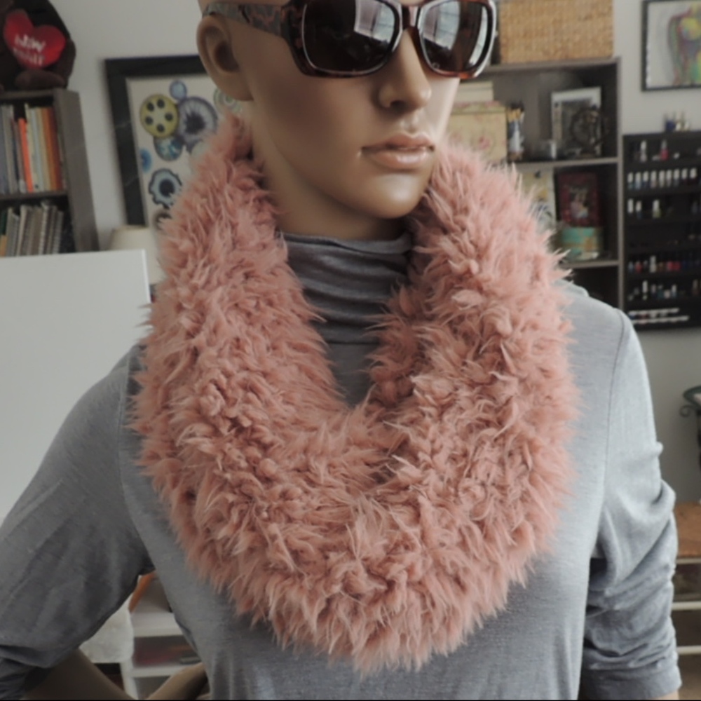 Dusty Pink Faux Fur Infinity Scarf